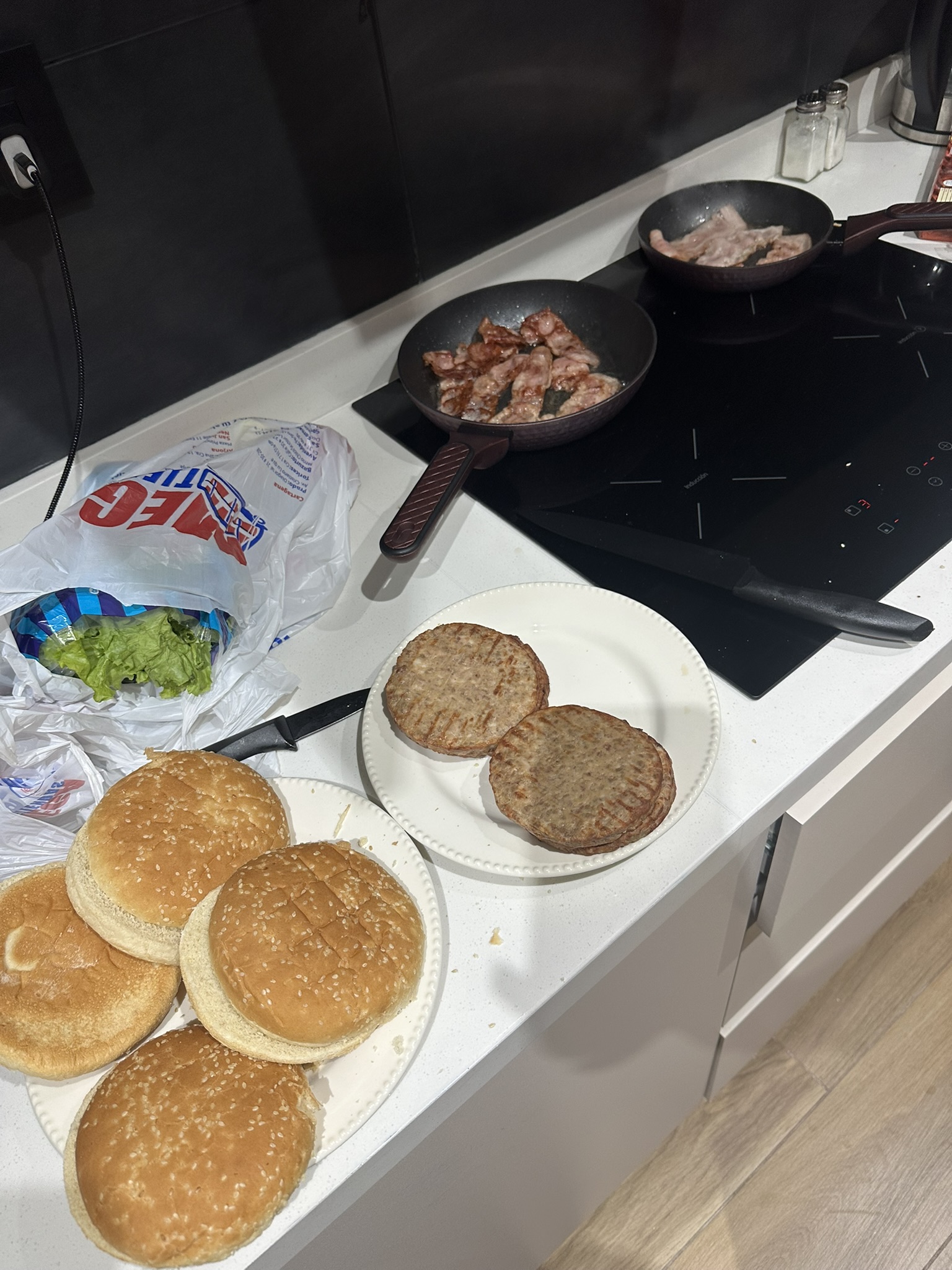 cocinando (Estuve de adorno)